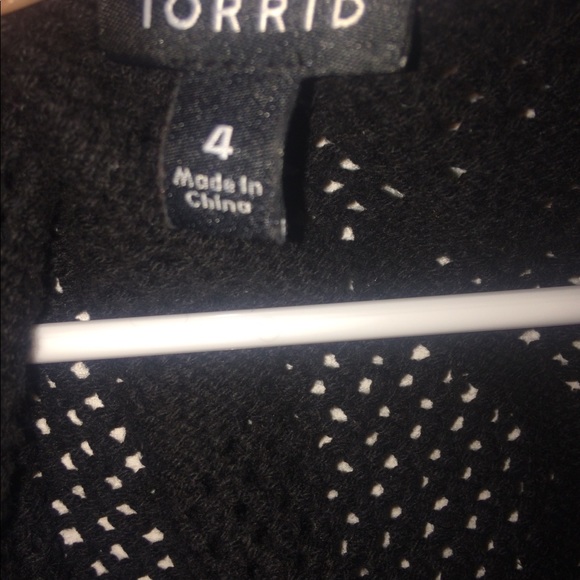 Torrid Sleeveless cardigan - Picture 2 of 3